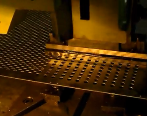 篩網自動(dòng)送料機的選購技(jì)巧 　　