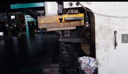 鋼背沖壓送(song)料機的性能(néng)介紹