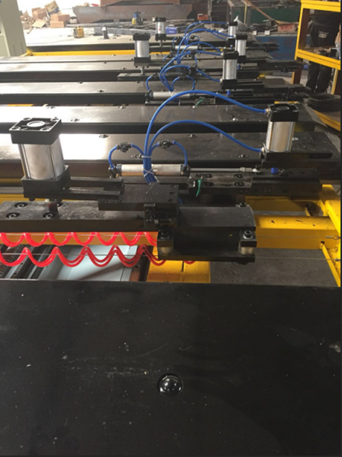 剪闆自動送(song)料機選購技(ji)巧及價格