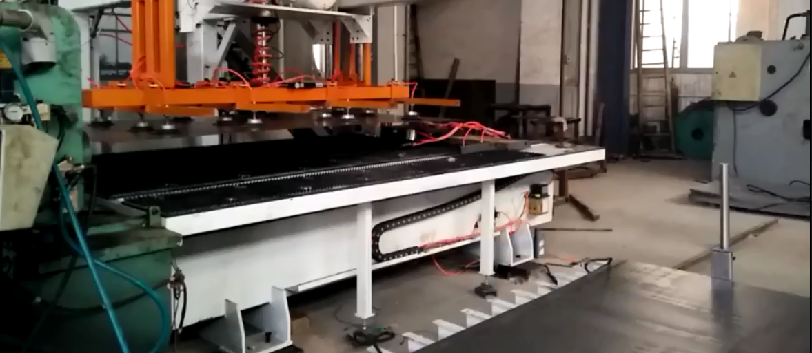 數控剪闆(pan)送料機流(liu)水線