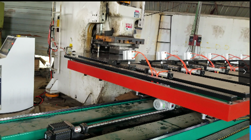 購(gou)買鋼背刹車(che)盤自動送料(liào)機需要注意(yì)的問題