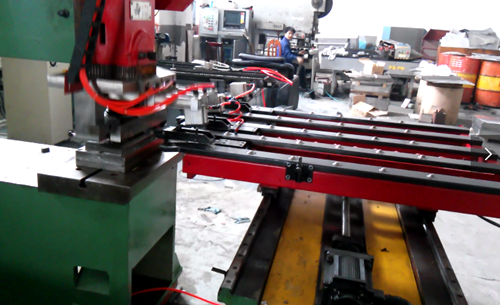 數控送(sòng)料機的保養(yǎng)技巧