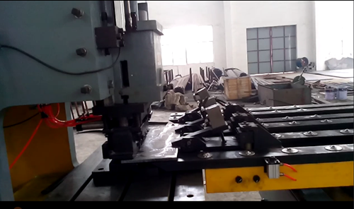 沖(chong)床自動送料(liào)機是幹什麽(me)用的?多少錢(qian)一台